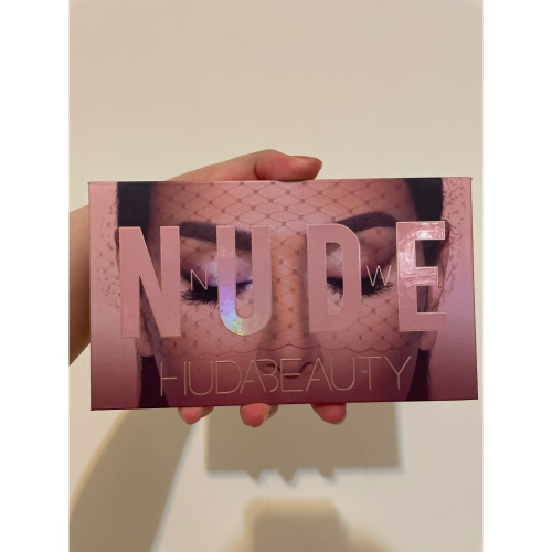 HUDA BEAUTY -New Nude 沙漠玫瑰18色眼影盤