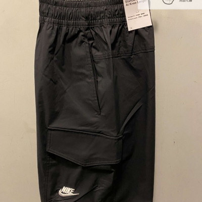 【AND.】NIKE SPORTSWEAR ESSENTIALS 黑色 口袋 工裝 短褲 男款 DM6834-010