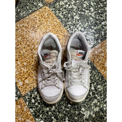 Nike 女生復古版鞋 黑白配色