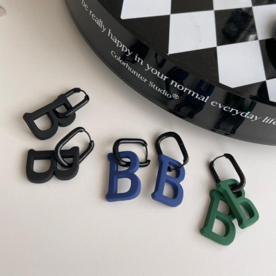 【DOE.FF】 霧面重量感B字耳環 | 現貨 | 耳飾 耳釘 韓國飾品 穿搭配建 飾品女 耳環女 女裝 快速出貨