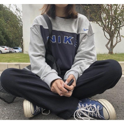 出清特價 Nike vintage 古著 刺繡 字母 拼接 拼色 大學T