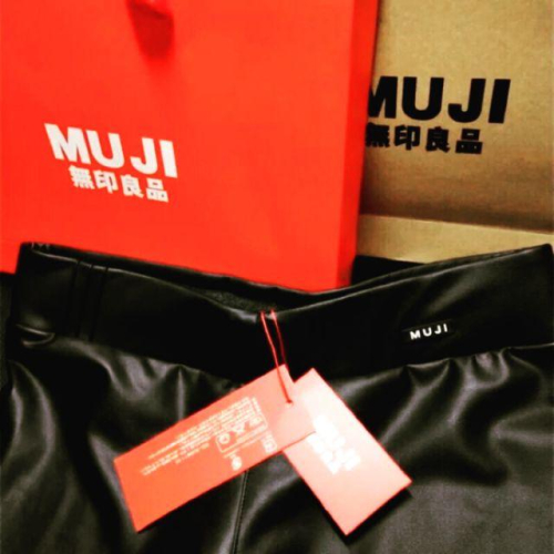 現在拿去寄出!!細膩小羊皮手感皮質原裝進口現貨muji無印良品香水皮褲女秋冬加絨加厚打底褲外穿修身PU
