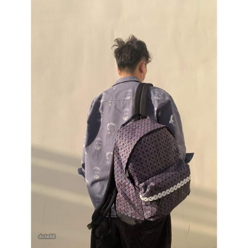 ISSEY MIYAKE背包雙肩包大容量矽膠材質輕便出行出門必備百搭面料獨特而有型簡約時尚潮流行休閒逛街生日節日禮物