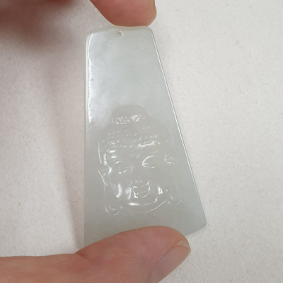 逸品軒～天然緬甸玉A貨-Z5962-佛祖蔭雕墜子 長42.3mm寬26.4mm厚2.4mm ?特價250元 ?白翡底