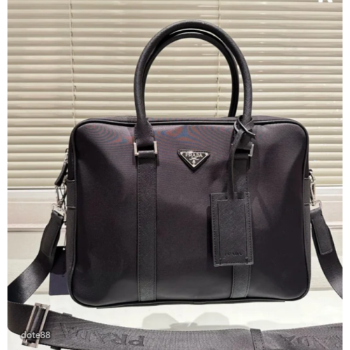 【Prada】普拉達男士手提斜挎公事包商務耐磨多功能大容量有隔層簡便送老公領導父親禮物實用出門必備簡約時尚百搭潮流休閒