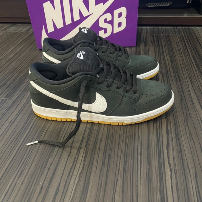 「二手」美品只穿過一次 NIKE SB Dunk Low “Black Gum”