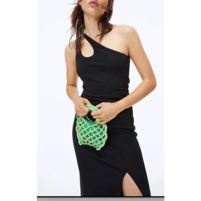 H&M 黑色氣質中長款斜肩有垂感下擺開叉彈力連衣裙洋裝超大尺寸 XXL 現貨 胸圍46吋可穿