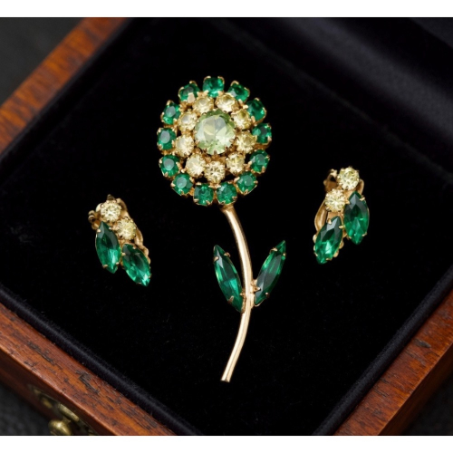 Thistle Vintage✨百年捷克水晶 花朵胸針＋耳夾套組✨施華洛世奇前輩級的傳奇工藝✨夜晚天然螢光