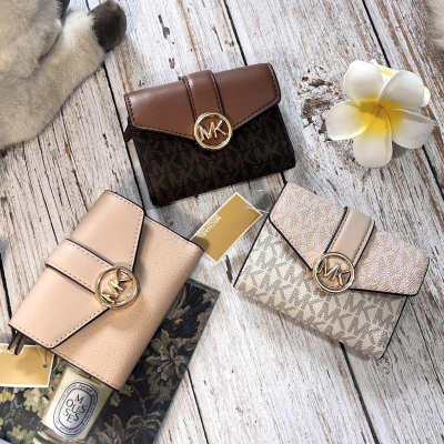 【Michael Kors】 MK 翻蓋質感扣環 圓Logo 信封 短夾 中夾 三折