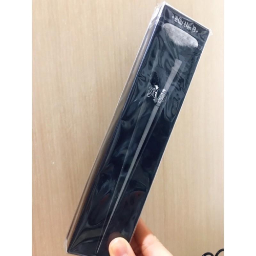 ［全新現貨］美國官網??Kat von d粉底刷10號化妝刷Lock-It Edge Foundation Brush