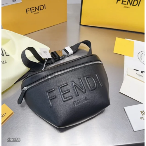 【Fendi】芬迪腰包胸包百搭大容量男女通用款可調節肩帶時尚性價比超高簡約明星同款休閒運動逛街適用生日節日禮物出門必備