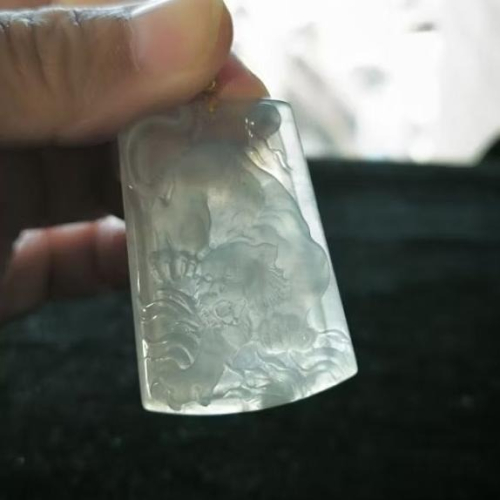 【天然緬甸A貨翡翠｜冰玻種淡紫羅蘭 下山虎】附台灣證書＋陸檢證書＋收藏盒＋18K金扣頭
