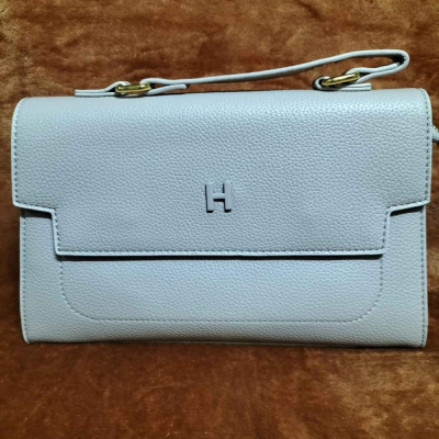 白色H字母包