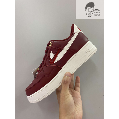 【AND.】NIKE AIR FORCE 1 ＇07 PRM 酒紅 雙勾 休閒 男款 DQ7664-600