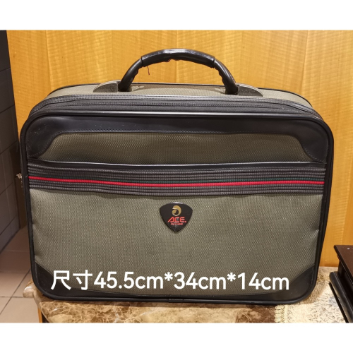 老古董ACE公事包，附原廠鎖頭和鑰匙，只能用中華郵政寄送，運費外加100元。