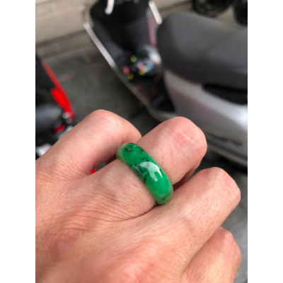 逸品軒~天然緬甸玉A貨-J0221-花青戒指 寬6.5mm厚2.5mm內徑18mm國際圍#14 種水好、質地細膩、顏色漂