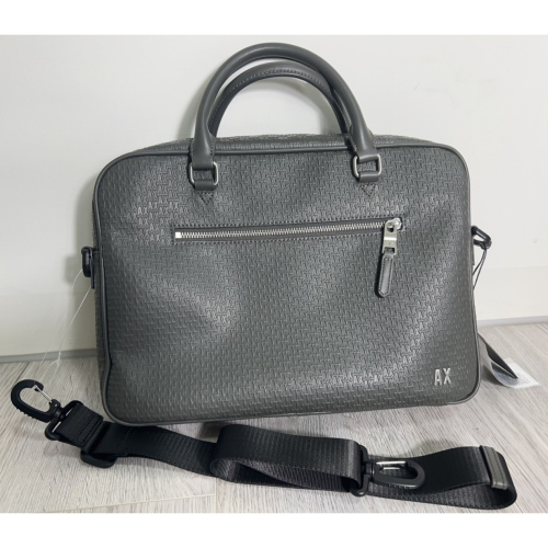 【良威精品】AX Armani Exchange 公事包 側背包 手提包 滿版字母 全新/美國代購/現貨