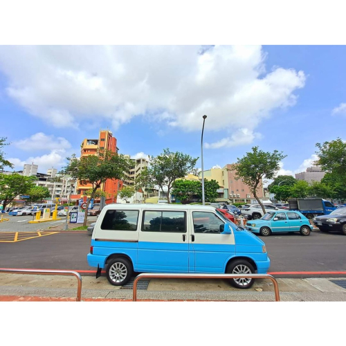 福斯T4露營車【全車翻新】15萬7#經典復古色風全車烤漆翻新#1997年. 2461cc#自排4缸#短軸#福斯T4露營車