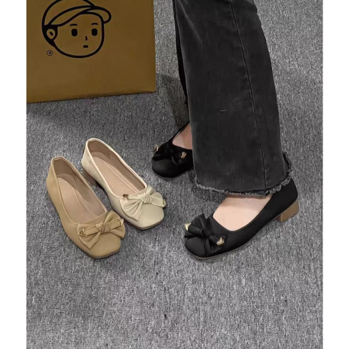 淺口蝴蝶結?金屬飾跟鞋