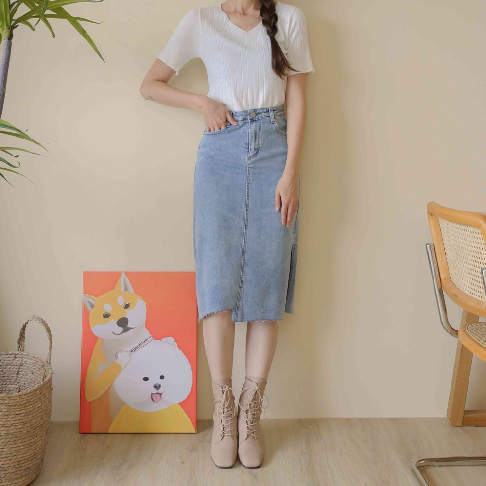 【Our Studio】下襬不規則側開衩高腰牛仔裙 白色 藍色(現貨)