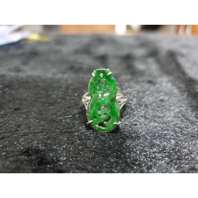 天然緬甸玉A貨-翡翠戒指-J0063-長約21.7mm 寬約11.2mm ♥️特價1200元 ?925銀戒，活動戒圍。