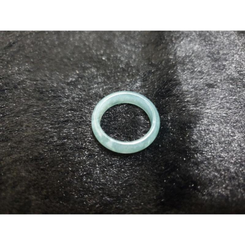 天然玉A貨-瓜料冰種戒指-J0069-內徑約16.8mm寬約5.2mm厚約2.7mm?國際圍＃11♥️特價1500元
