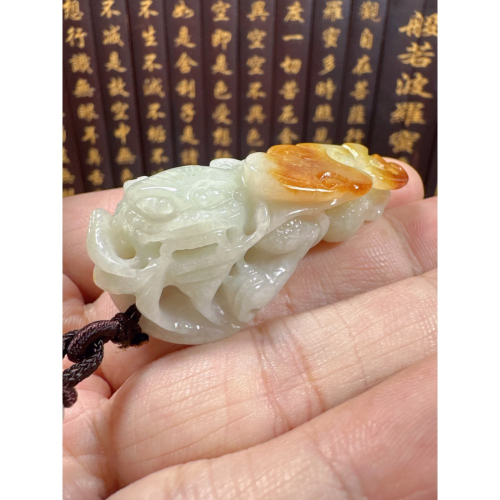 天然翡翠A貨-開運招財霸王貔貅發財如意立體厚庄掛件、小擺件 商品編號：072004