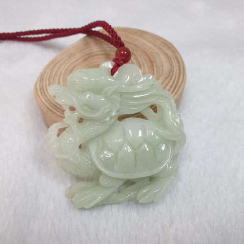 逸品軒～天然緬甸玉A貨-Z6456-淡綠龍龜墜子 長50.9mm寬49.6mm厚11.8mm