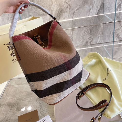 Burberry戰馬水桶包 經典格紋真皮拼帆布包 女生包包 單肩包 側背包 腋下包 手提袋 大容量水桶包 休閒包 通勤百