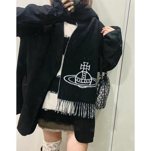 Vivienne Westwood 圍巾 披肩 土星羊絨流蘇圍巾?雙面提花 雙面可以用 真的又暖又好看 不僅是圍巾 還可
