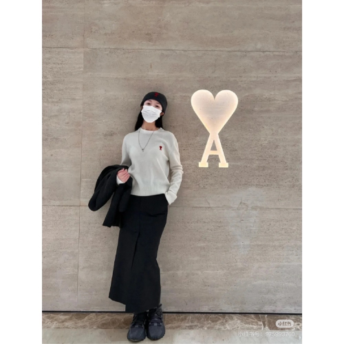 AMI 針織衫 上衣 毛衣 舒服寬松圓領 經典愛心字母A❤️百搭修身實穿 AMI四色愛心針織衫 這款內外兼修的百搭利器