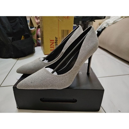 美國品牌 Fashion Nova 灰白色 高跟鞋 跟高11.5公分 U.S. 11號 (適合EU44號穿著)