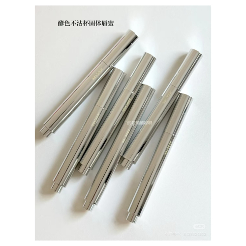 戴栗ლ 酵色ᴊᴏᴏᴄʏᴇᴇ 不沾杯固體鏡面唇蜜?虞書欣同款?全員早八日常偽素顏色