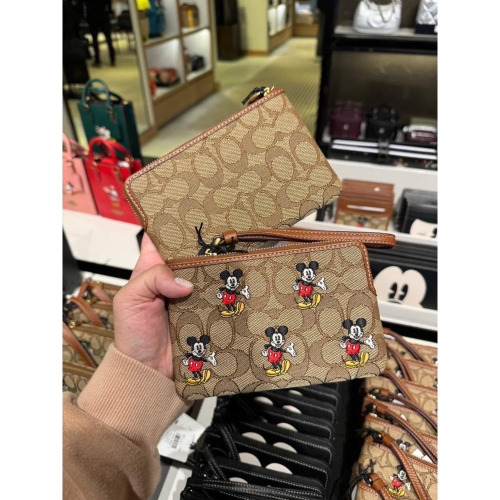 Coach米奇聯名小手拿