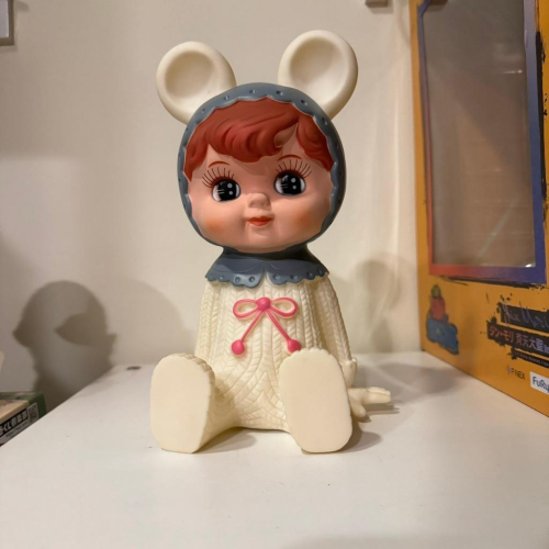 【Top1玩具店】現貨 昭和娃娃存錢筒軟膠擺件 嬰兒 復古 日式復古 昭和 可愛 少女 CHARMY CHAN 小汙損