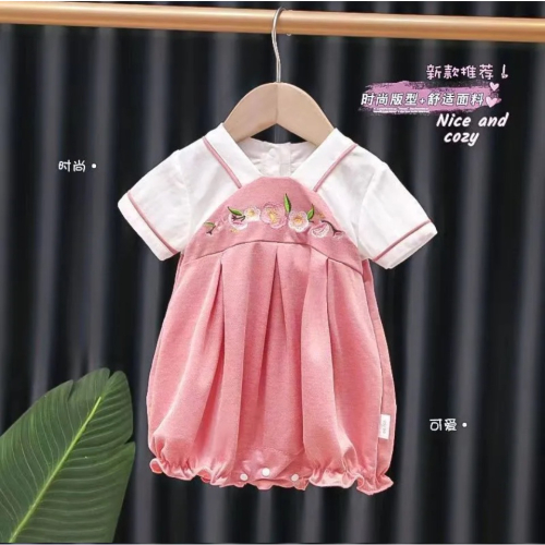 女寶古風刺繡包屁衣