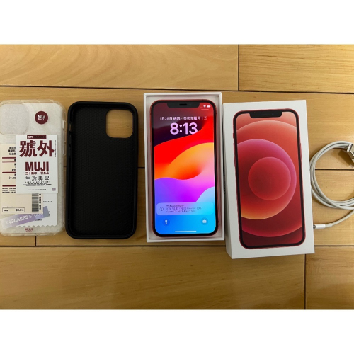 iPhone 12紅色，128G，電池健康度84%，功能全正常，外觀無傷近全新，沒有拆機維修過，有貼滿版玻璃貼，附充電線