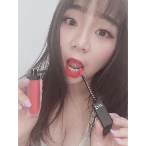 ?現貨熱銷Dvz’?柔霧質感潤唇釉?