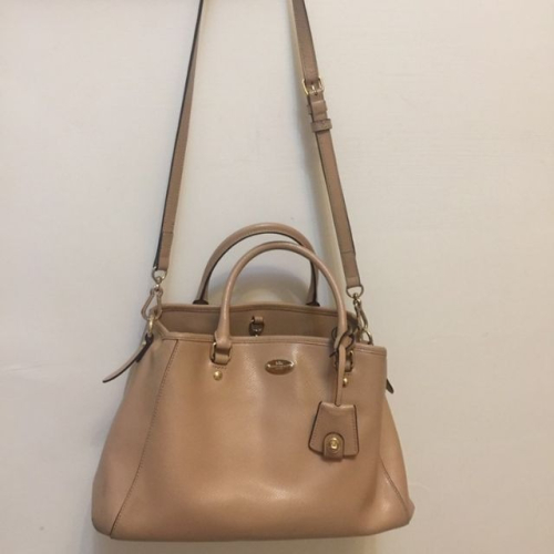 COACH淺駝色小梯型硬皮革