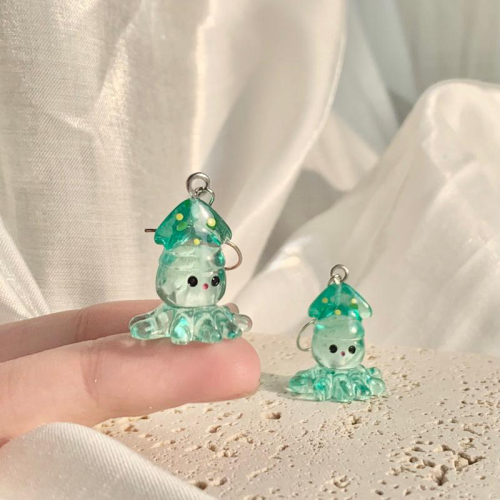 ????????｜現貨｜痴呆魷魚耳環 水晶海洋可愛日系動物迷你精緻少女心趣味創意耳飾吊飾無耳洞耳夾