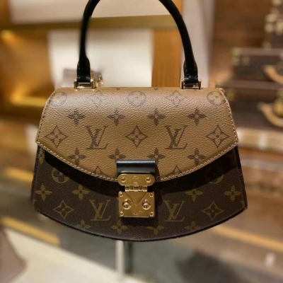 二手23秀款LV路易威登女包拼色Tilsitt手提單肩包扇型包M46548