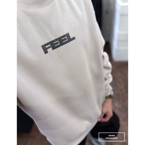 『新品上市』重磅FEEL英字大學T-米(NOF24091101)