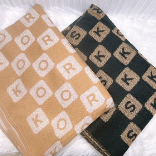 美國代購??台灣現貨 MK 滿版logo 披肩