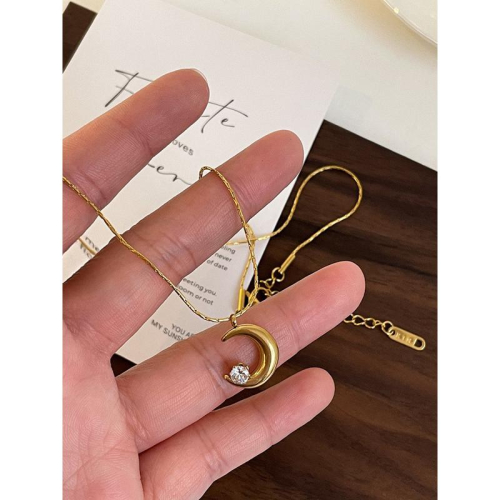 ʀᴏᴀɴɴᴀ_ᴋʀ金色月亮?鈦鋼鋯石頸鏈韓國??簡約設計鎖骨鏈高級感輕奢氣質項鍊