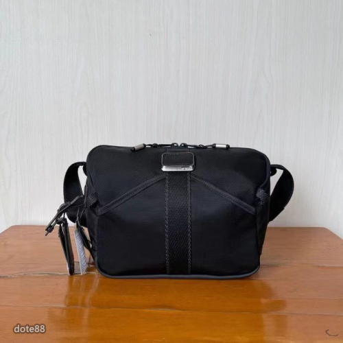 【TUMI】途米男士單肩包胸包腰包手機包斜挎包電競包尼龍材質拉鍊口袋多功能可調節肩帶大容量簡便實用生日禮物輕便出門必備