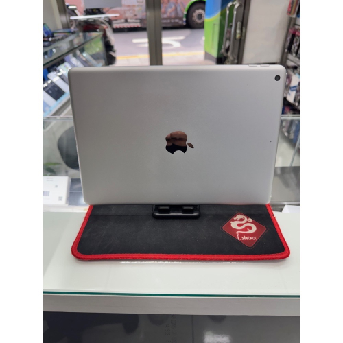 二手精品 Apple iPad 8 10.2 吋 128G WiFi 銀色 無盒裝 贈副廠充電組 保護貼及皮套