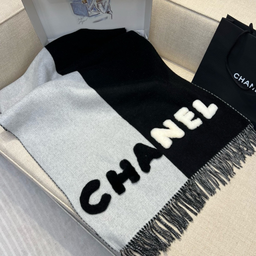 CHANEL 兔毛披肩 200*66cm 100%羊絨 雙層雙色羊絨大披肩，品牌標識醒目個性，兔毛拼接Logo 定位