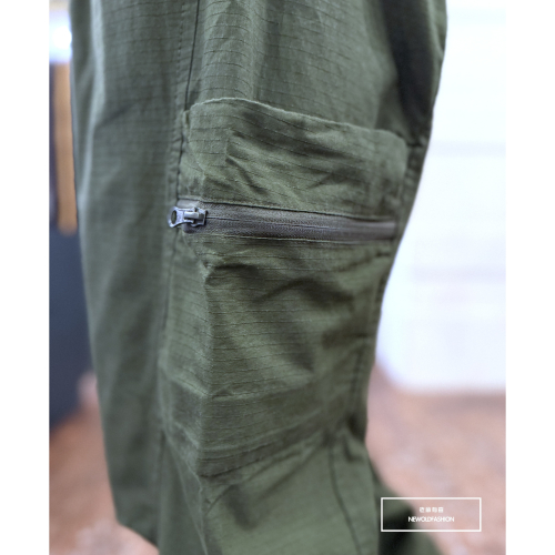 『新品上市』重磅雙側拉鍊口袋工裝寬褲-軍綠(NOF25029004)