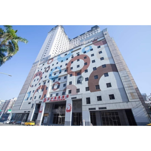 可雅【台中鳳凰飯店雙人平日住宿券2大一小(未滿7歲)送2張星際樂園門票 】板橋新莊中壢可面交，購買加@iop99000