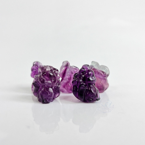 ₍мσσи_нασ ᙏ̤̫͚ ₎桃花皇后九尾狐狸? 螢石 雕刻件 約1.8cm 手串孔 (隨機出貨)